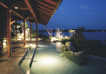 夜景を楽しむことができる露天風呂です。