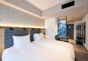 お客様が快適に過ごせるよう、スタイリッシュかつ実用性を重視した客室です。