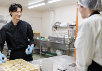 商品開発にも携われます。あなたのアイデアと想像力を発揮しませんか？