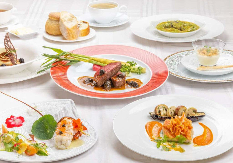 ベーカリー事業も展開しており、地元食材を活かした料理も人気です