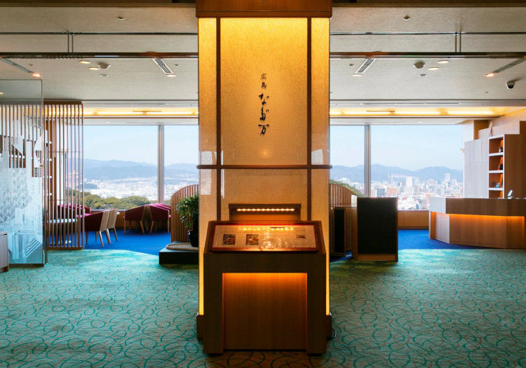 瀬戸内海の穏やかな眺めとともに、和洋中幅広いお料理をご提供しています