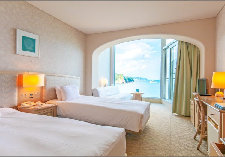 お部屋は全室オーシャンフロント！ゆったりと寛ぎながら、南郷海岸の絶景を楽しめます