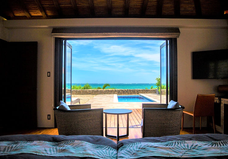 伊良部島の海が広がる地に建つ、全6棟・オールスイートヴィラタイプのホテルです