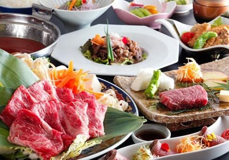 淡路牛や淡路島ならではの食材をふんだんに使ったお食事を提供しています。