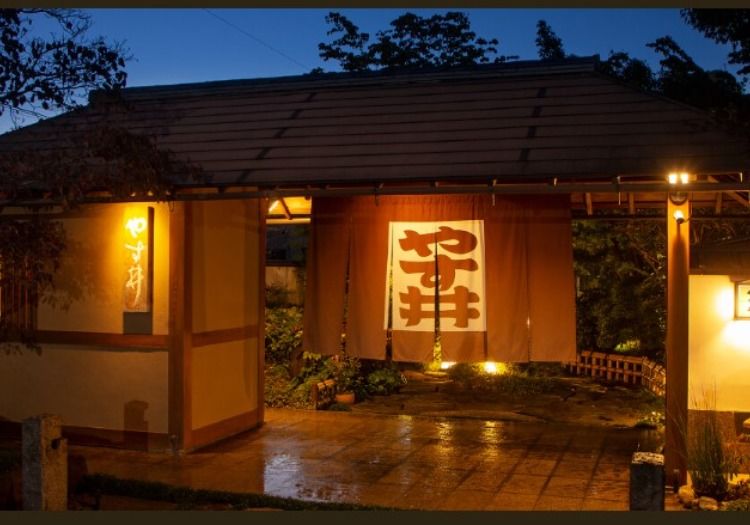 創業は明治2年。彦根屈指の老舗料亭旅館です。